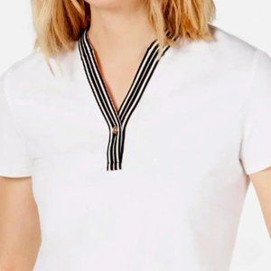 "🌟 NWT Vibes: Tommy Hilfiger Capri Casual White Striped V-Neck XS Top!"